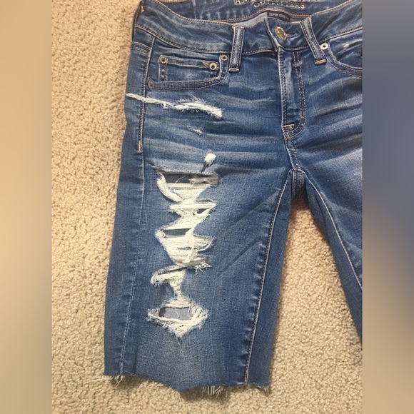 American Eagle Sz 2 Skinny Bermuda Denim Shorts - Picture 2 of 9